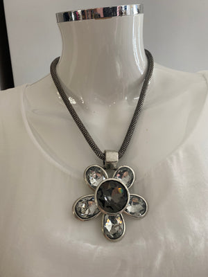 PE25 Collier marguerite argent et pierre
