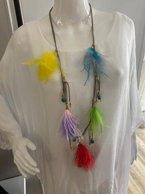 PE25 Collier avec plumes multicolor