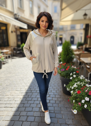 Pe26,308mars Veste beige avec cœur paillette