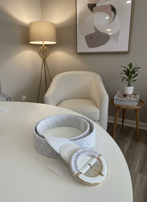 Ceinture élastique blanche avec boucle blanche et dorée